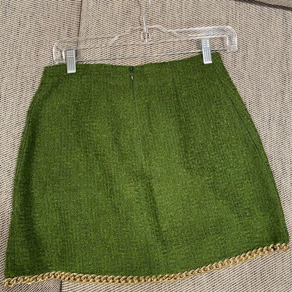 Zara green skirt with gold chain, size small with tags - Picture 3 of 4
